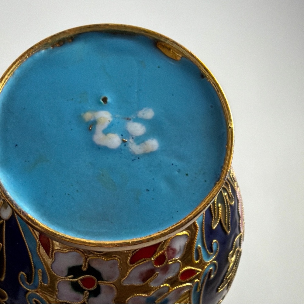 Ornate Chinese Floral Enamel on brass Cloisonné Bud Vase 6” Vintage Set of 2 - Picture 13 of 16